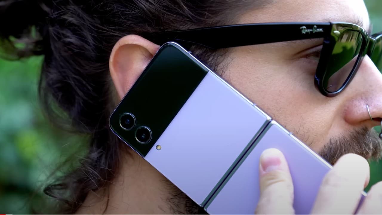 samsung-galaxy-z-flip-4-morado-gafas-sol