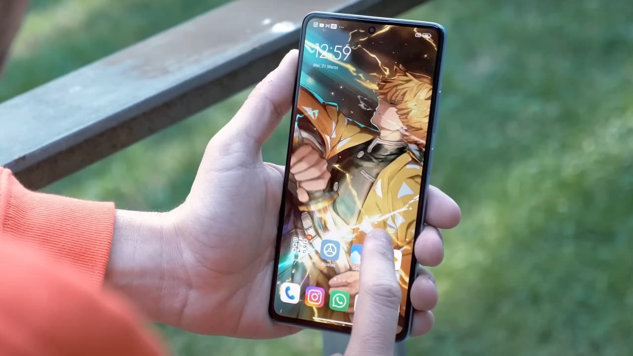 Xiaomi Redmi Note 12 pantalla en exteriores