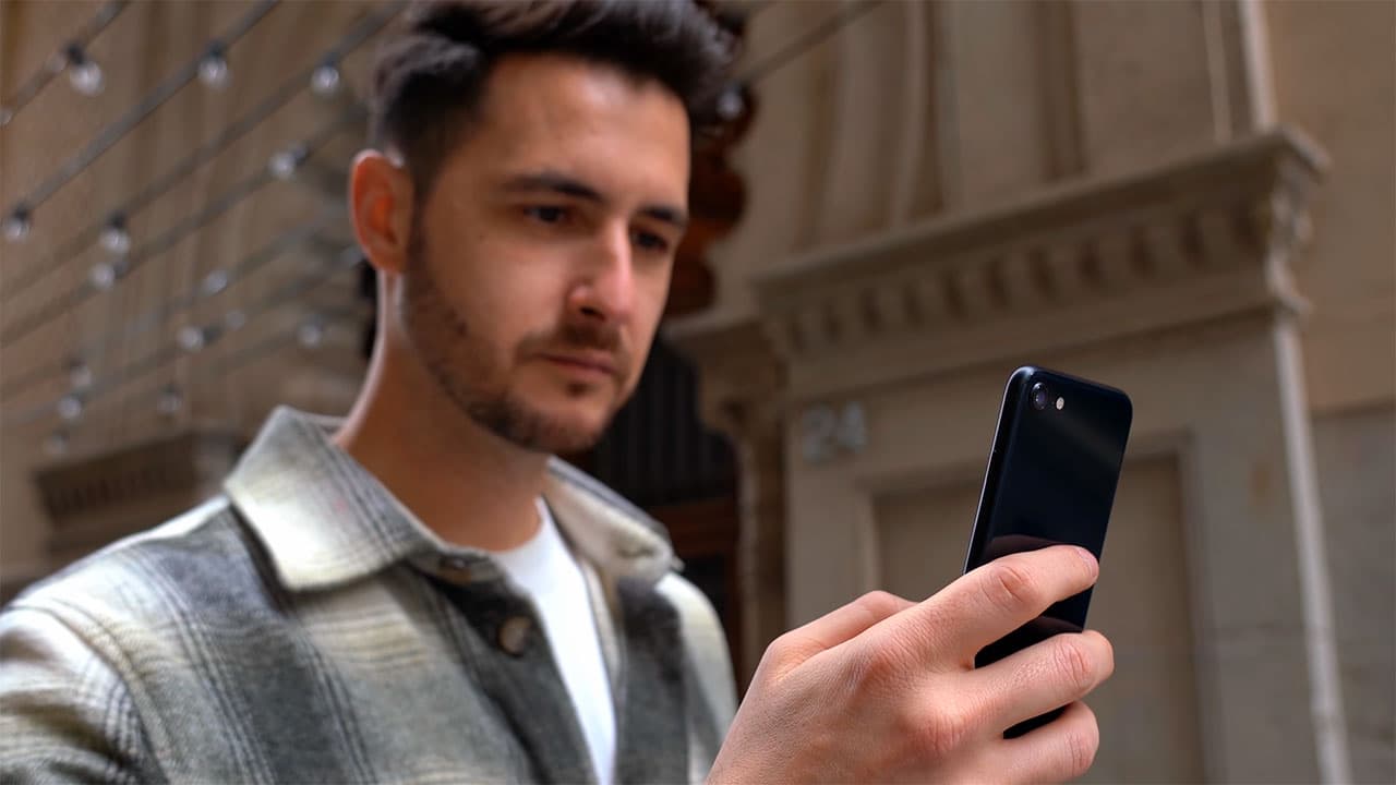 iPhone SE (2022)