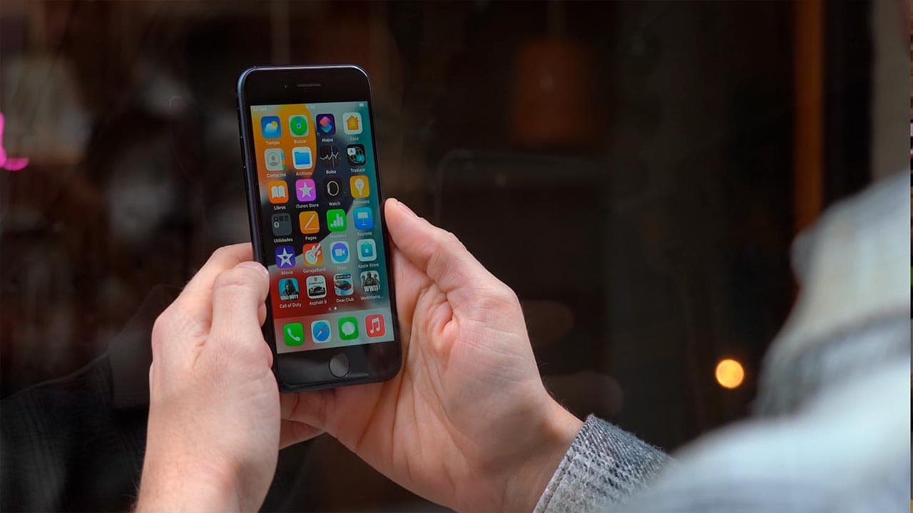 iPhone SE (2022)