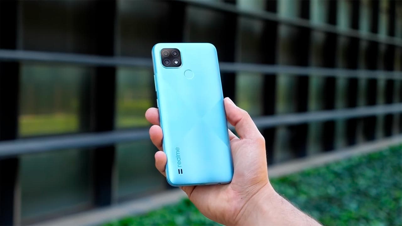 realme C21