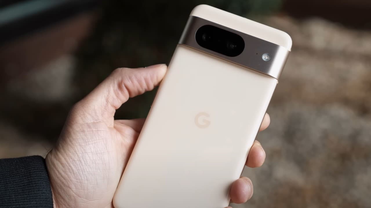 Google Pixel 8 en color rosa