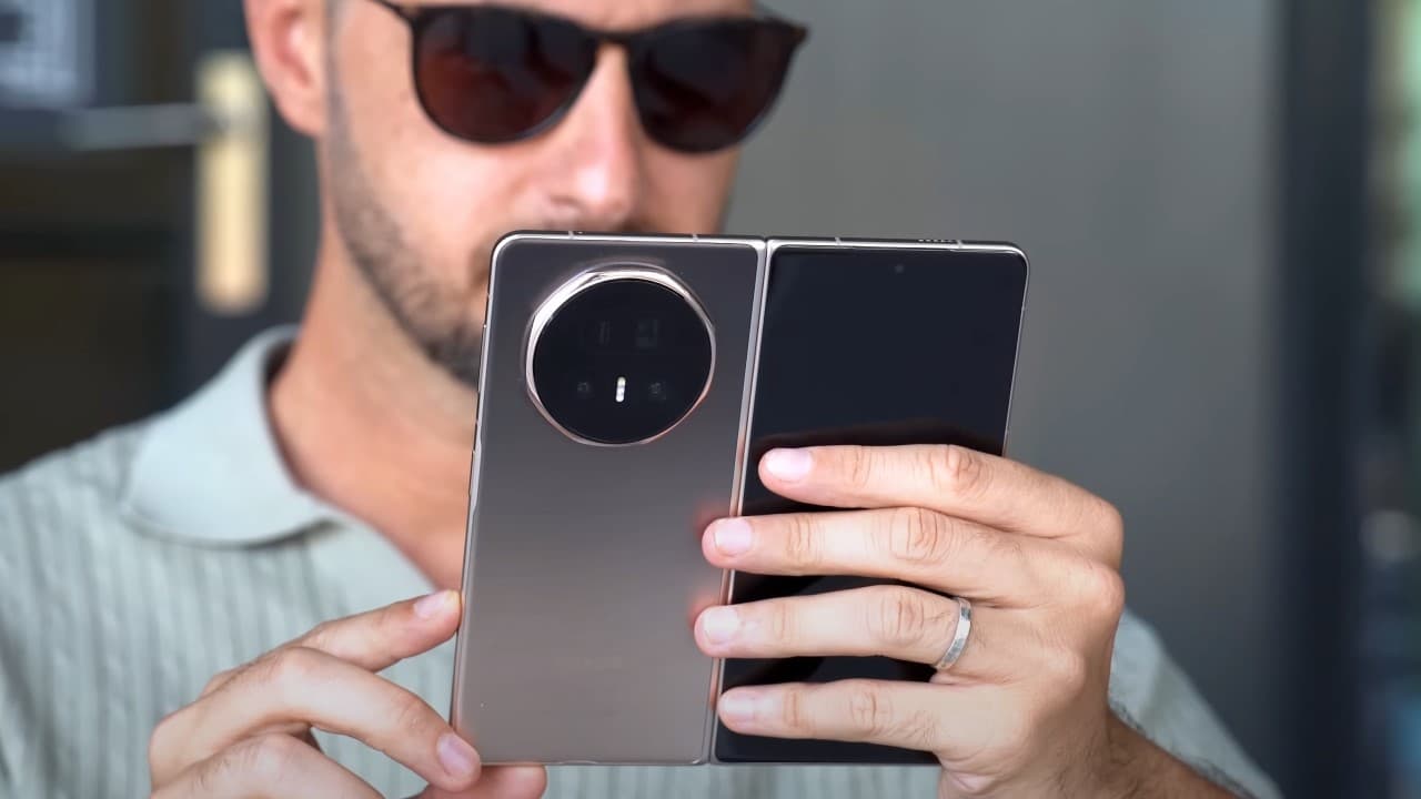 HONOR Magic V5
