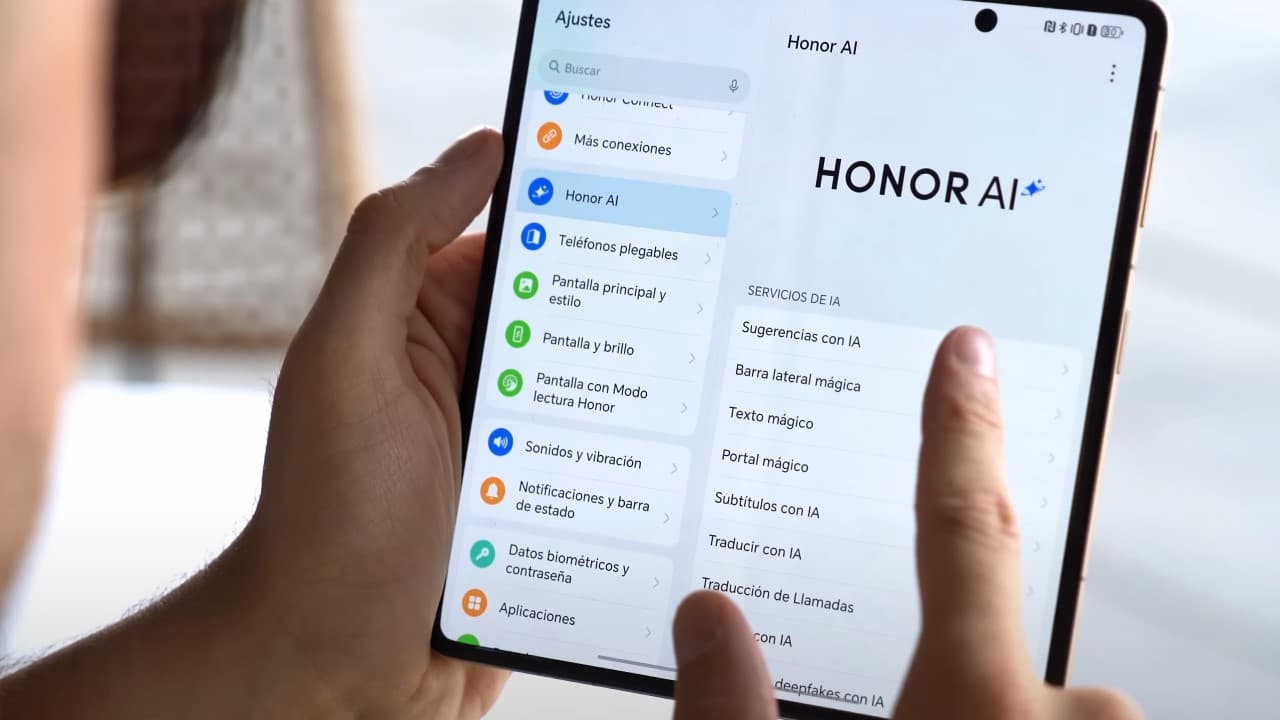 HONOR Magic V5