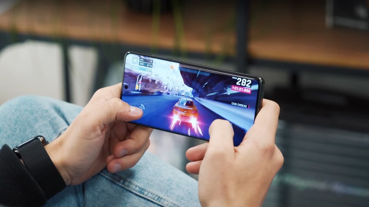 OnePlus 12R con 100€ de descuento y los Buds Pro 2 de regalo en MediaMarkt