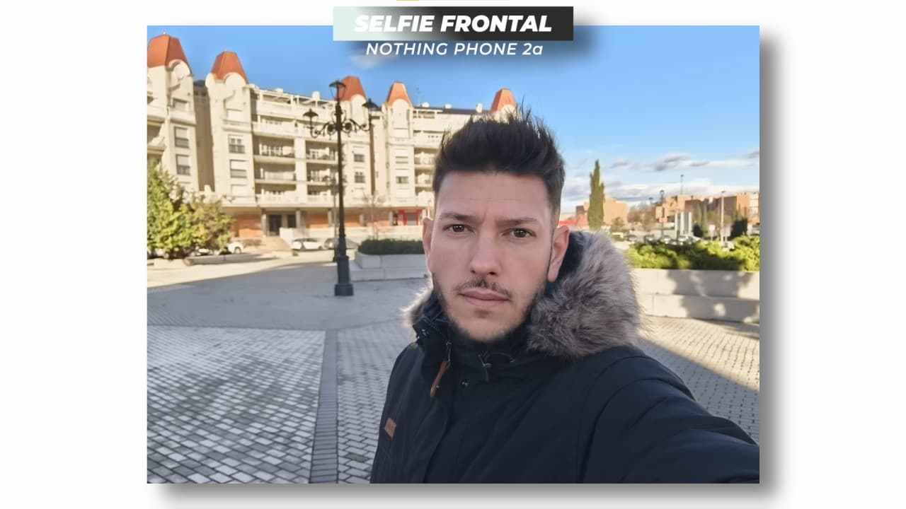 Selfie con la cámara frontal del Nothing Phone (2a)