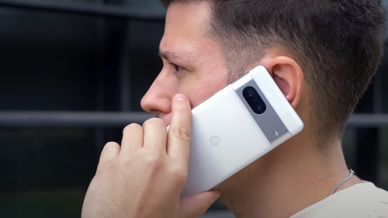 No hay discusión, este es el mejor móvil que puedes compra por 260 euros con envío desde España (es de Google)