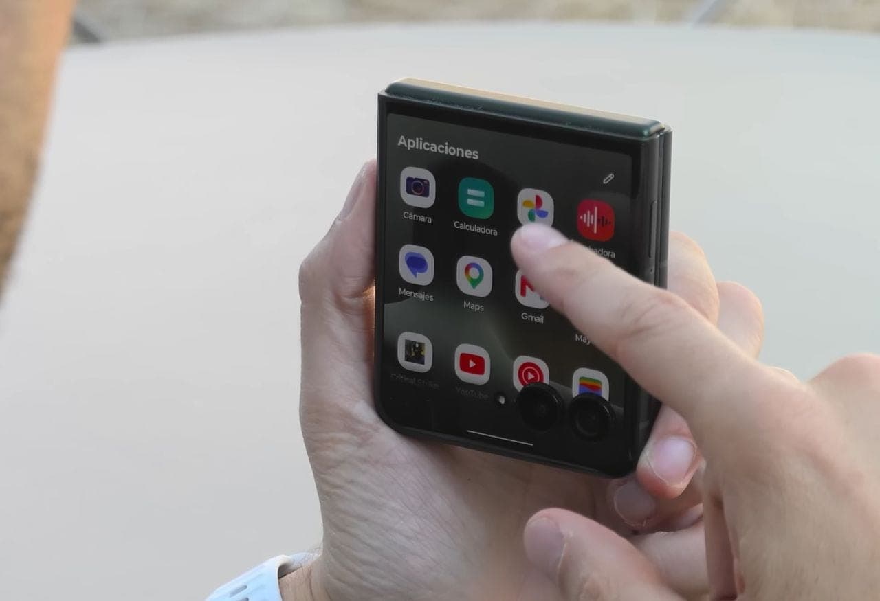 Motorola razr 70 Plus pantalla exterior