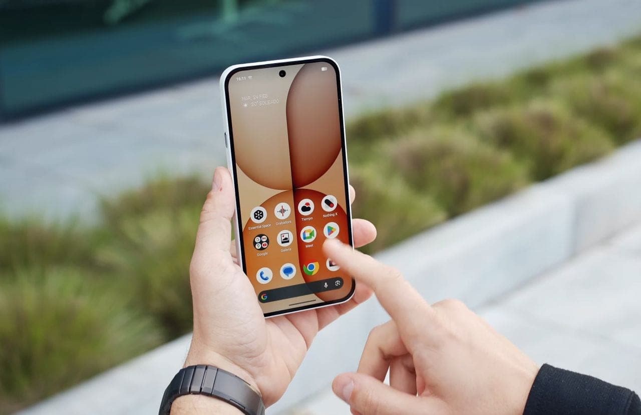 Nothing Phone (4a) software y pantalla