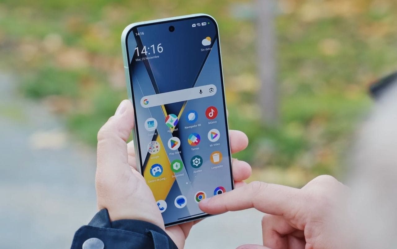 POCO F8 Pro software y pantalla