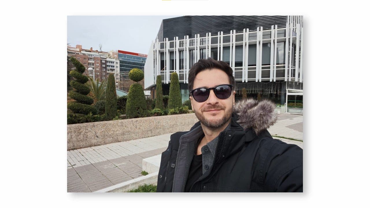 Xiaomi 17 Ultra selfie