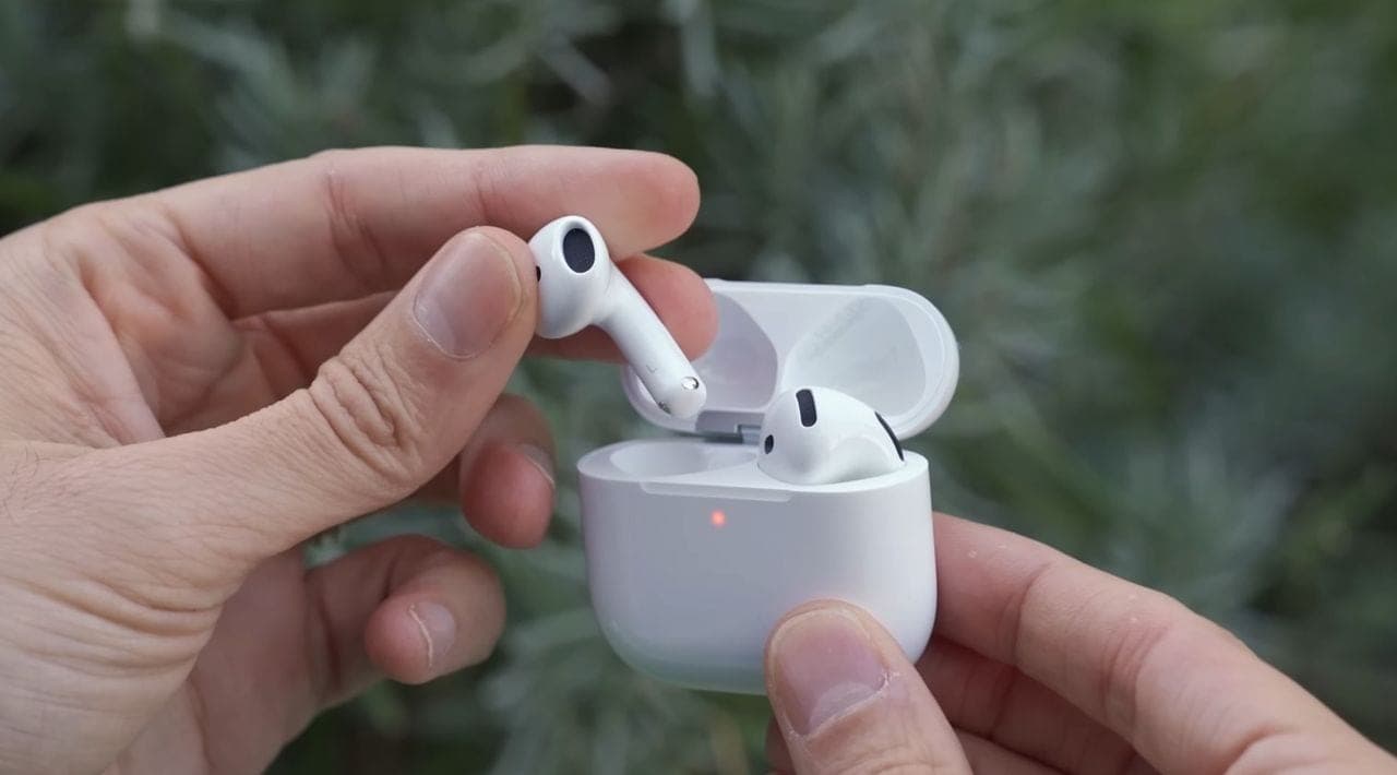 Chollo de Black Friday: los nuevos AirPods 4 tocan su precio mínimo en Amazon por solo 109 euros